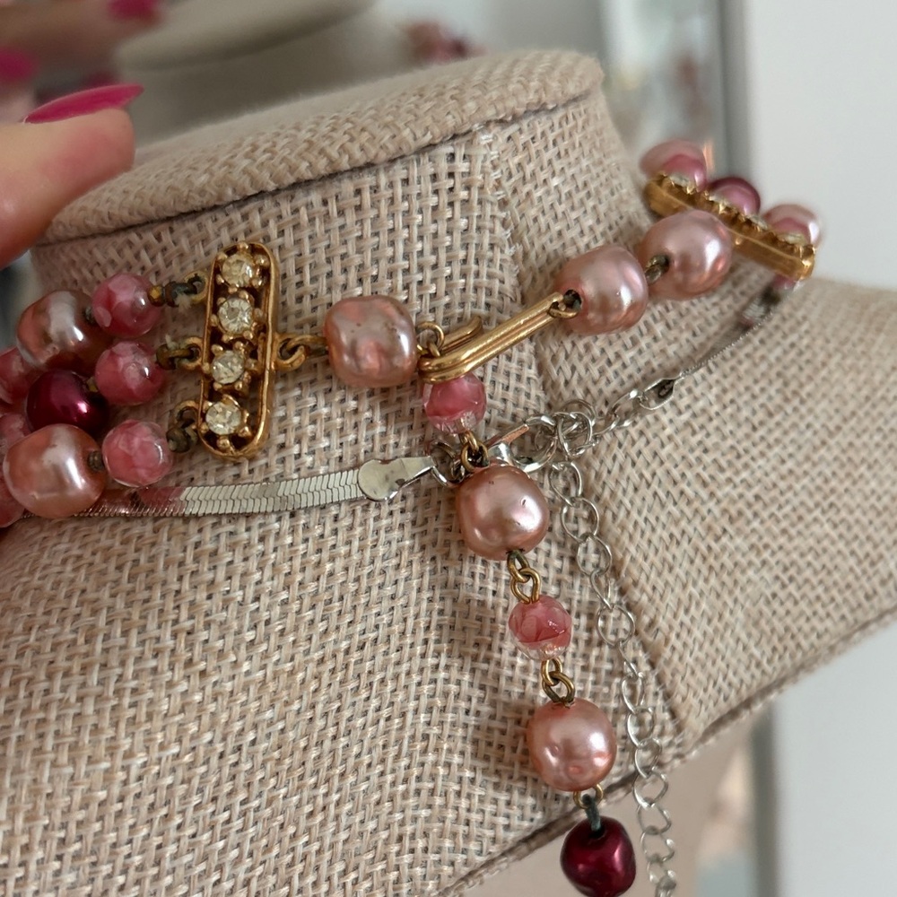 Glass and Acrylic Pink Pearl necklace - Picture 2 of 6